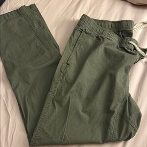 Vuori Men's Olive Cargo Pants